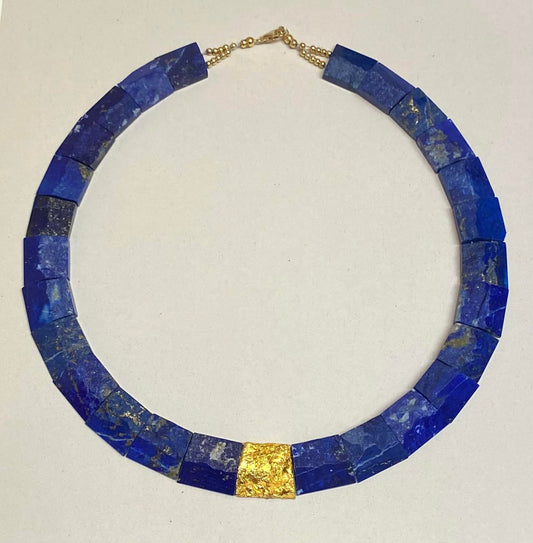 Collier mit Lapislazuli