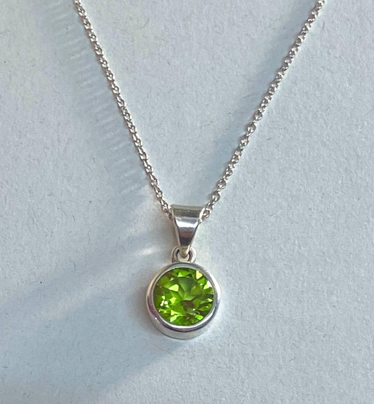 Collier in Silber 925/- mit grünem Peridot